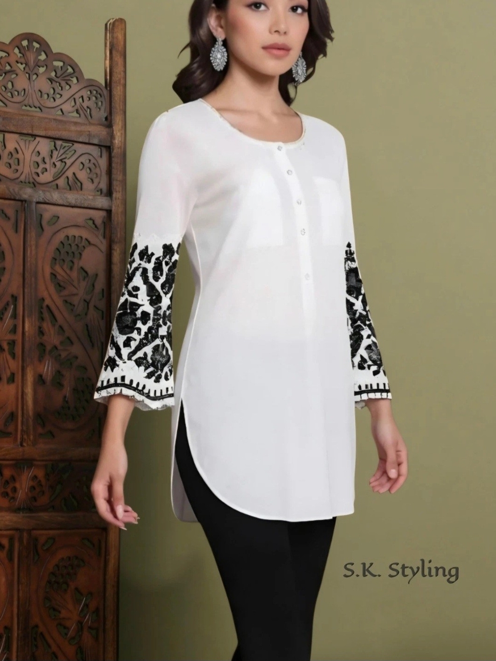 Roz & Ali White Embroidered Tunic Blouse Large Lace Back Rayon Peasant Top L